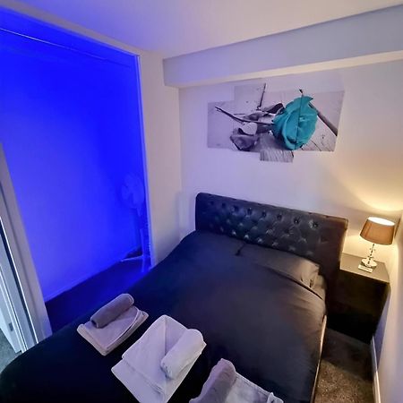 Sleek & Stylish - E15 Apartment With Parking Londres Exterior foto
